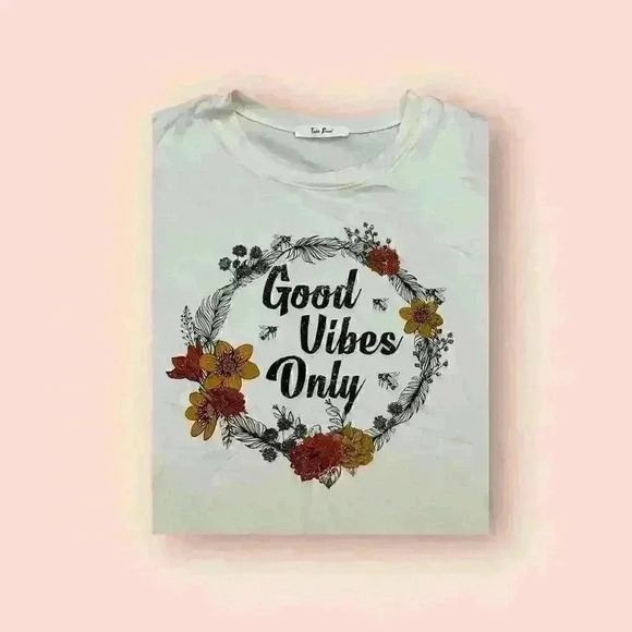 Trs Bien Unisex White Floral Wreath Good Vibes Only Inspirational T-Shirt - Picture 4 of 4